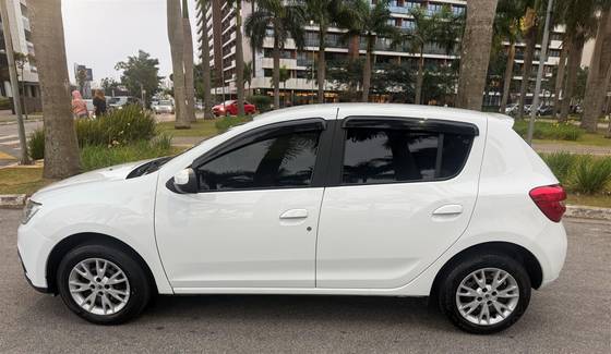 RENAULT SANDERO 1.6 16V SCE FLEX ZEN MANUAL RENAULT SANDERO 1.6 16V SCE FLEX ZEN MANUAL